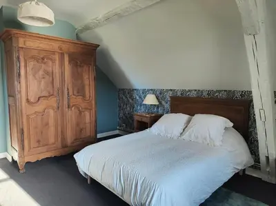 Un ou plusieurs lits dans un hébergement de l'établissement le gite de l'orangerie