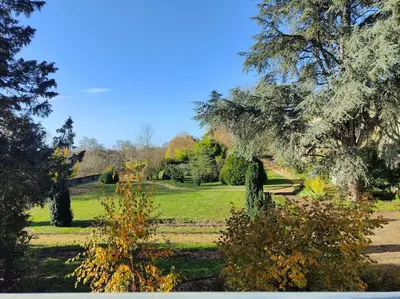 Jardin de l'établissement le gite de l'orangerie