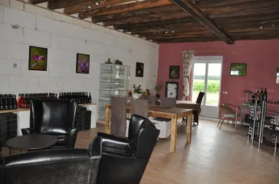 Coin salon dans l'établissement Les Cottages des Pierres d'Aurèle