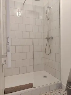 Salle de bains dans l'établissement Bel appart rénové avec terrasse