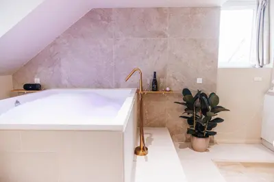 Un ou plusieurs lits dans un hébergement de l'établissement Eden Room - Luxe, Balnéo & Sauna