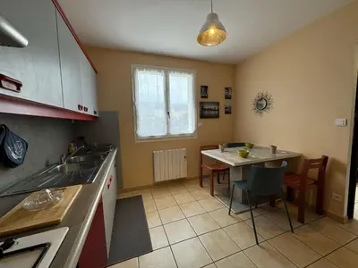 Cuisine ou kitchenette dans l'établissement Le coin des familles