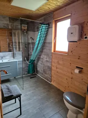 Salle de bains dans l'établissement Les Cottages de Charme