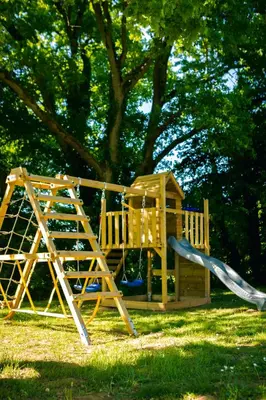 Aire de jeux pour enfants de l'établissement Gîte du Soleil dans la Ruelle - La Grouas
