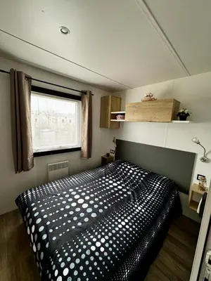 Un ou plusieurs lits dans un hébergement de l'établissement Mobile-home 3 chambres chaleureux et calme
