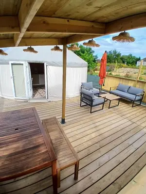 Balcon ou terrasse dans l'établissement Yourte Terracotta Les Belles Ouvrières