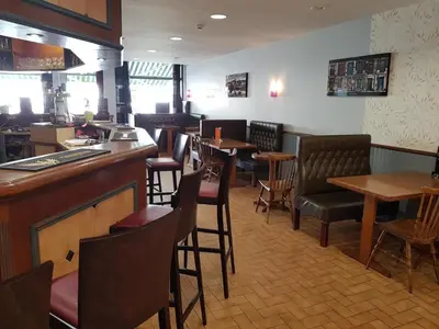 Restaurant ou autre lieu de restauration dans l'établissement Hôtel de France