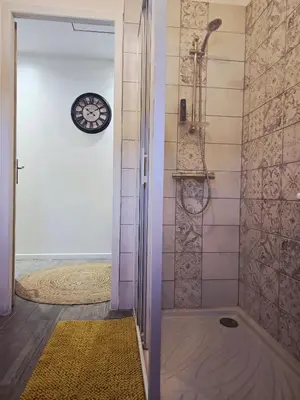 Salle de bains dans l'établissement La Maison des Oiseaux