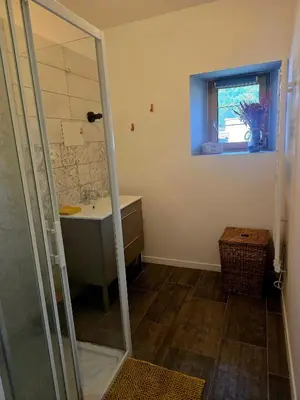 Salle de bains dans l'établissement La Maison des Oiseaux