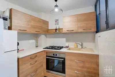 Cuisine ou kitchenette dans l'établissement Grand Appartement - Proche Bord de Loire - Wifi
