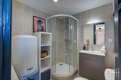 Salle de bains dans l'établissement Grand Appartement - Proche Bord de Loire - Wifi