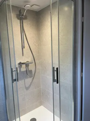 Salle de bains dans l'établissement Le gîte des pélus