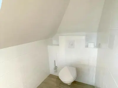 Salle de bains dans l'établissement Gîte élégant avec climatisation, jardin et Wi-Fi près des Châteaux et Zoo de Beauval - FR-1-491-453