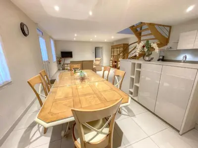Cuisine ou kitchenette dans l'établissement Gîte élégant avec climatisation, jardin et Wi-Fi près des Châteaux et Zoo de Beauval - FR-1-491-453