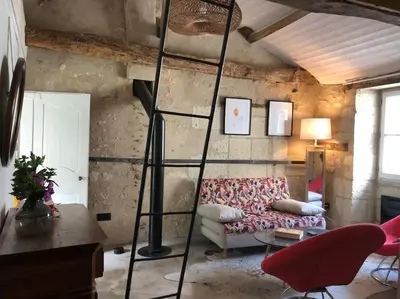 Coin salon dans l'établissement Le Petit Clos d'Anjou avec Bain nordique et sauna