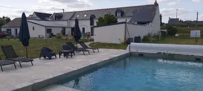 Piscine de l'établissement Domaine du Saugé ou située à proximité
