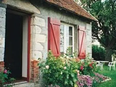 Jardin de l'établissement Gîte rustique avec cheminée à Saint-Lubin-en-Vergonnois, animaux acceptés - FR-1-491-388