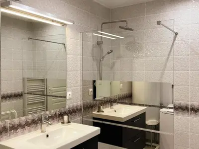 Salle de bains dans l'établissement Gîte rustique avec cheminée à Saint-Lubin-en-Vergonnois, animaux acceptés - FR-1-491-388