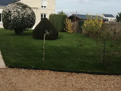 Jardin de l'établissement gîte chez Sandra Entrée indépendante