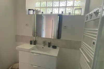 Salle de bains dans l'établissement Gîte à louer 70 m2
