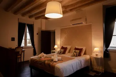 Un ou plusieurs lits dans un hébergement de l'établissement Gîte du Château de saint Saturnin sur Loire