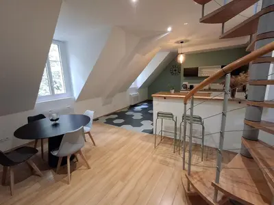 Coin salon dans l'établissement Appartement spacieux centre ville parking privé