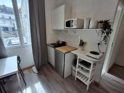 Cuisine ou kitchenette dans l'établissement Appartement plein centre chez Eric n3