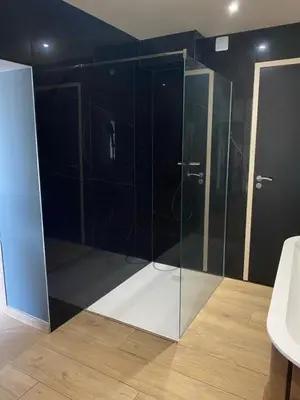 Salle de bains dans l'établissement Domaine du Saugé