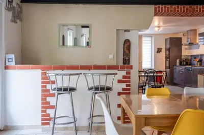 Cuisine ou kitchenette dans l'établissement Grande maison 11 pers piscine & Châteaux Loire