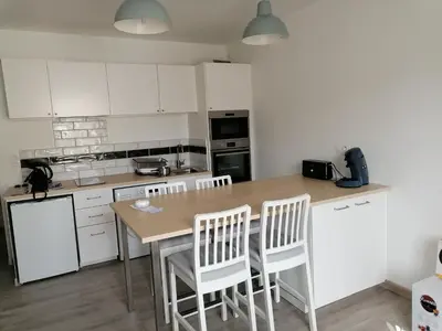 Cuisine ou kitchenette dans l'établissement Chamaillard 1, calme, draps fournis