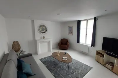 Télévision ou salle de divertissement dans l'établissement Le Logis du Quai