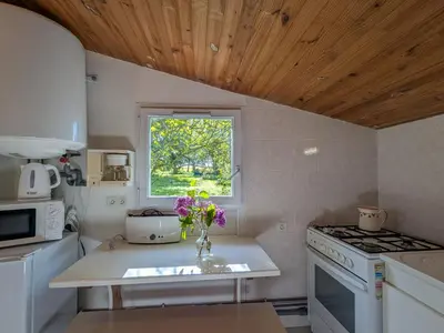 Cuisine ou kitchenette dans l'établissement Chambres d'hôtes avec jardin près des châteaux de la Loire - FR-1-591-666