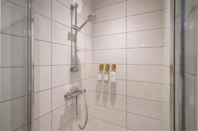 Salle de bains dans l'établissement La Cour du Cygne - By PrestiPlace