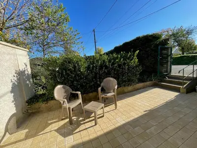 Balcon ou terrasse dans l'établissement Gîte charmant à Montbazon avec terrasse, jardin et parking - FR-1-381-599