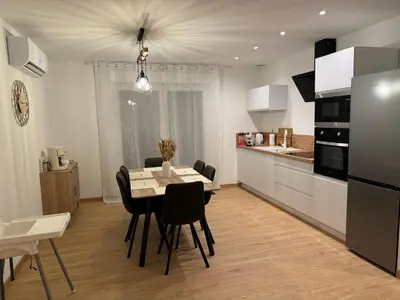 Cuisine ou kitchenette dans l'établissement Le Cocon du Paradis à 4 min du Zoo de Beauval
