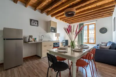 Cuisine ou kitchenette dans l'établissement La Grande Vadrouille - 8 personnes en hyper centre