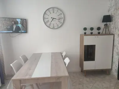 Télévision ou salle de divertissement dans l'établissement Maison à 800 m du circuit des 24H du Mans