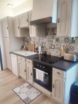 Cuisine ou kitchenette dans l'établissement Maison à 800 m du circuit des 24H du Mans