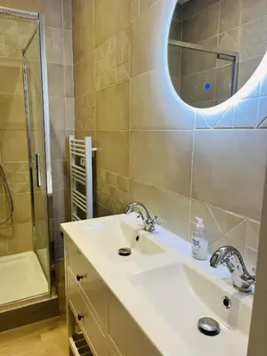 Salle de bains dans l'établissement Logements 6 pers à 15 minutes d Angers