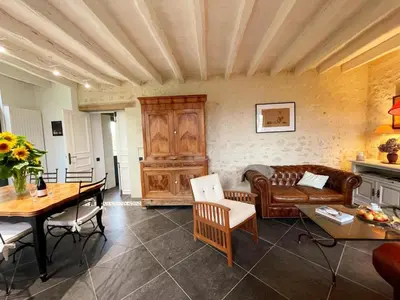 Coin salon dans l'établissement Gîte de charme en Touraine avec jardin, proche châteaux de la Loire - FR-1-381-598