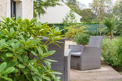 Jardin de l'établissement Maison centre Bourgueil avec piscine 8 p