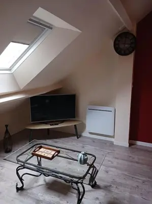 Télévision ou salle de divertissement dans l'établissement Centre ville-Rue commerçante
