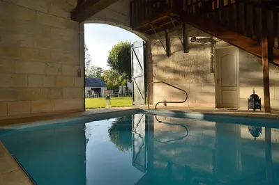 Piscine de l'établissement La Folie Saint Julien ou située à proximité