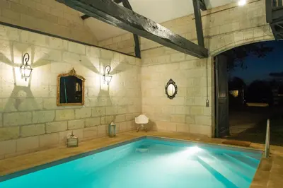 Piscine de l'établissement La Folie Saint Julien ou située à proximité