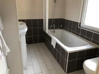 Salle de bains dans l'établissement Grande chambre côté jardin