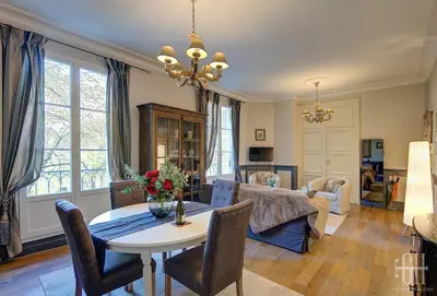 Télévision ou salle de divertissement dans l'établissement Appartement familial 2 chambres, 2 salles de bains
