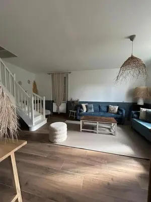 Coin salon dans l'établissement Maison de village sud Touraine avec piscine proche Chinon Azay