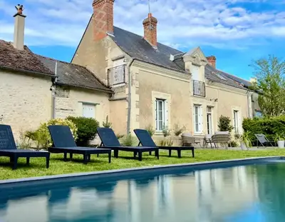Piscine de l'établissement Maison de village sud Touraine avec piscine proche Chinon Azay ou située à proximité