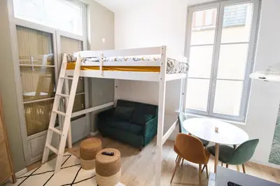 Un ou plusieurs lits superposés dans un hébergement de l'établissement Studios Saint Jacques, Châtellerault