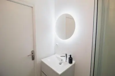 Salle de bains dans l'établissement Studios Saint Jacques, Châtellerault